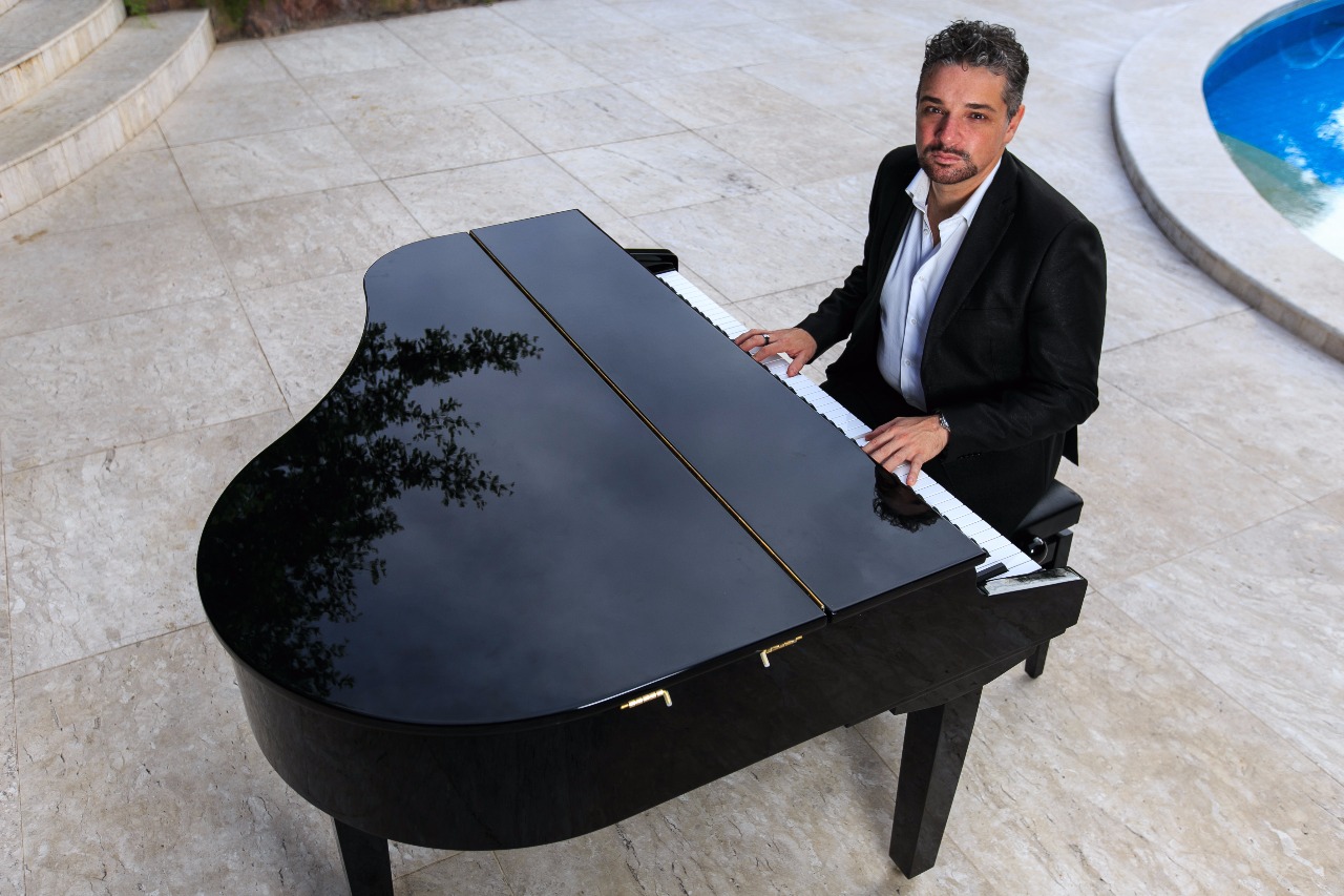 Pianista italiano Andrea Borselli se despede de Salvador